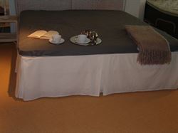 Luksus sengeskørt str. 180x200+45 cm. hvid